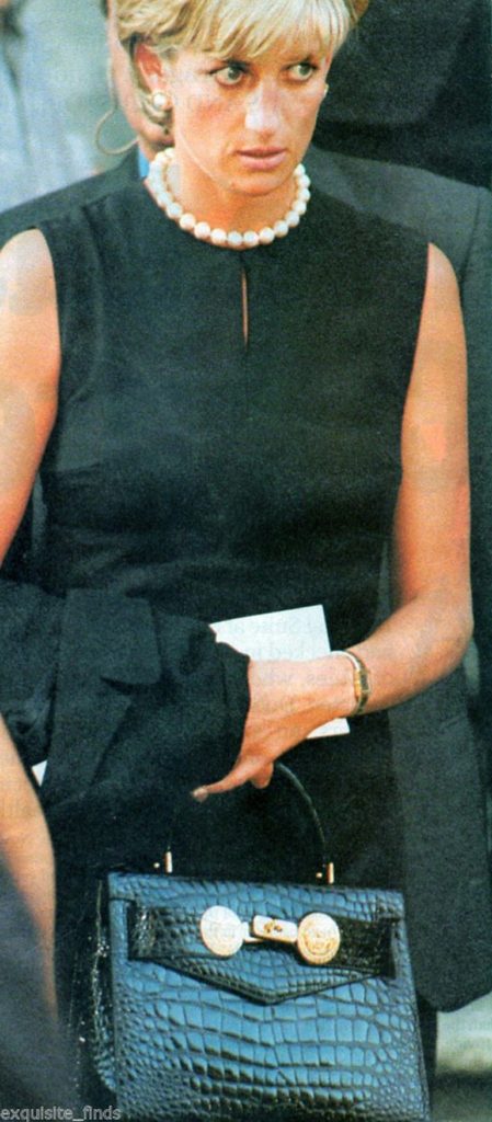 90s Gianni Versace large medusa chain strap shoulder bag Rare